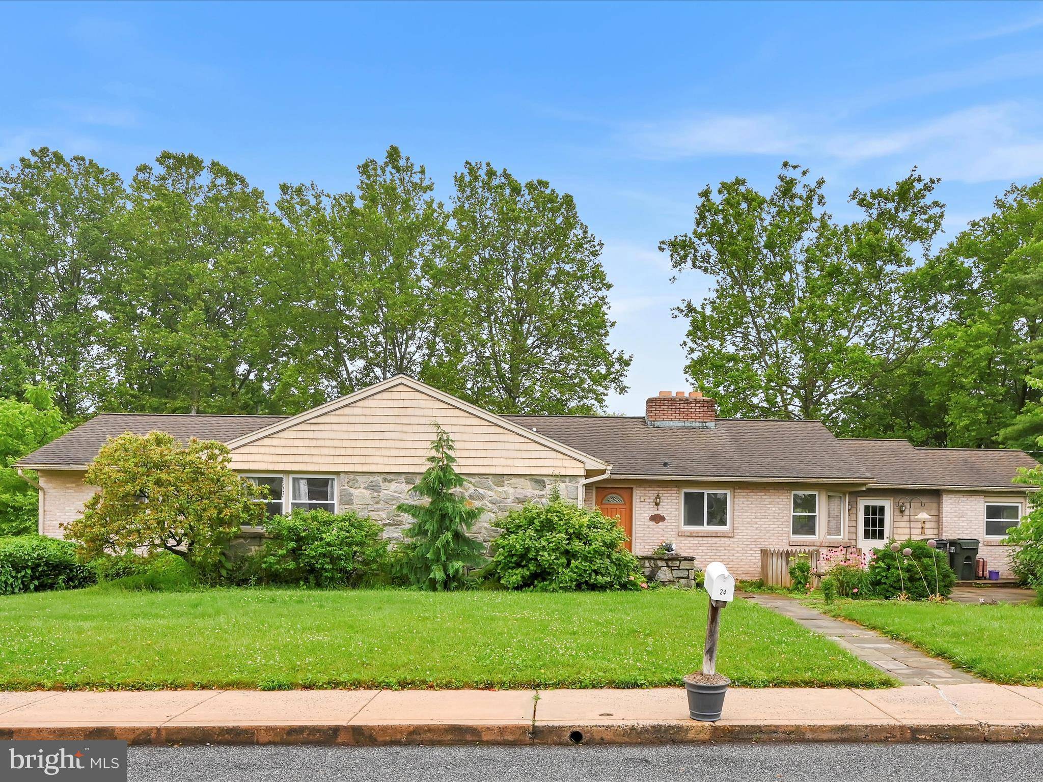 24 KEELER AVE, Stevens, PA 17578