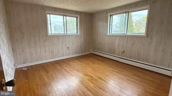 Warminster, PA 18974,749 IVERS LN