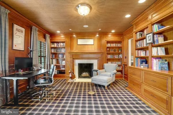 Arlington, VA 22207,2501 N LINCOLN ST