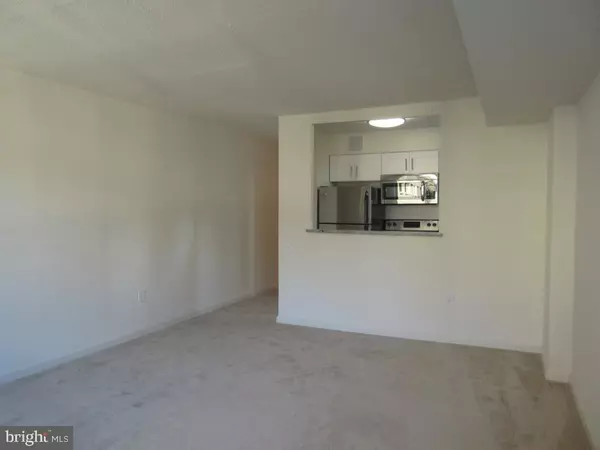 Philadelphia, PA 19102,1420 LOCUST ST #8J