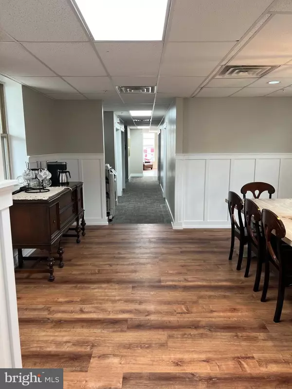Hummelstown, PA 17036,1 W MAIN ST