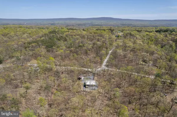 275 OAK FOREST LN, Berkeley Springs, WV 25411
