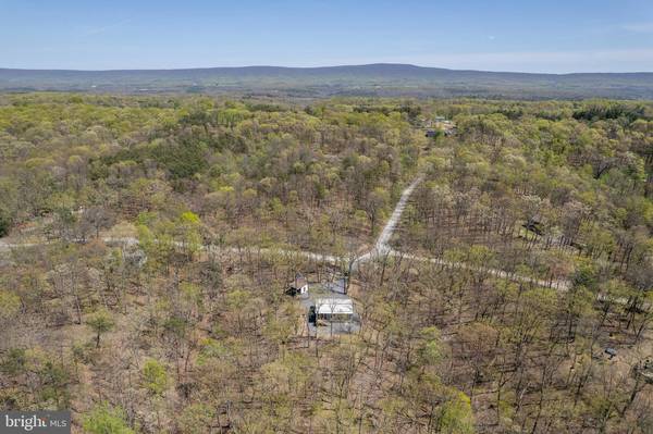 275 OAK FOREST LN, Berkeley Springs, WV 25411