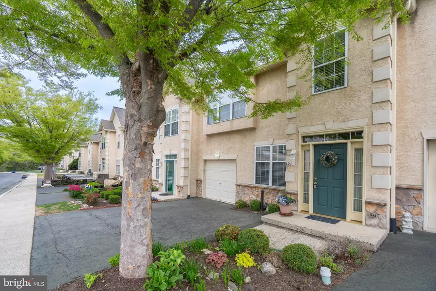 121 CASTLE DR, North Wales, PA 19454