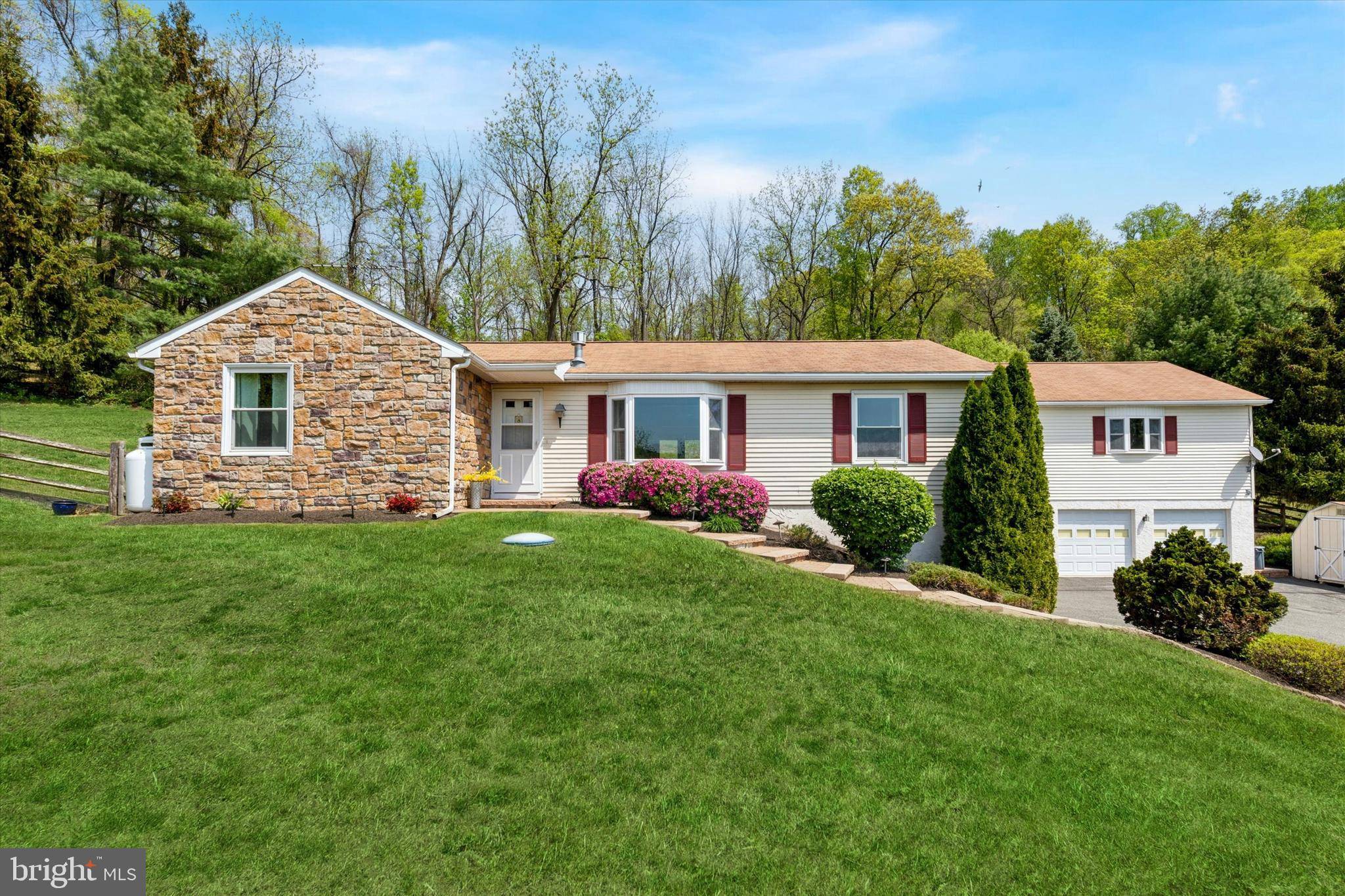 93 SHADY LN, Boyertown, PA 19512