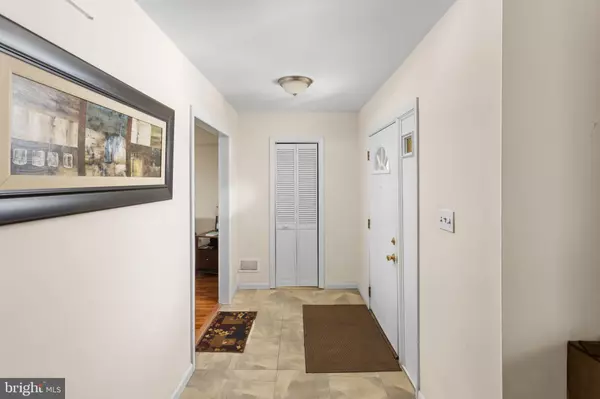 Hamilton, NJ 08619,381 REGINA AVE