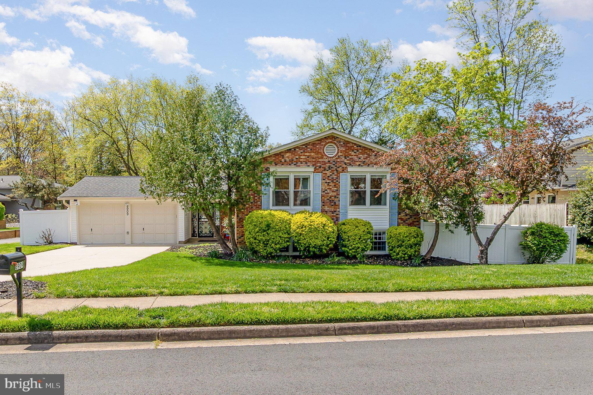8909 APPLECROSS LN, Springfield, VA 22153