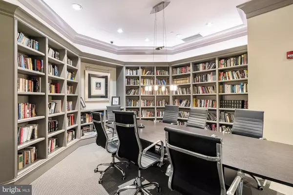 Arlington, VA 22203,851 N GLEBE RD #1407