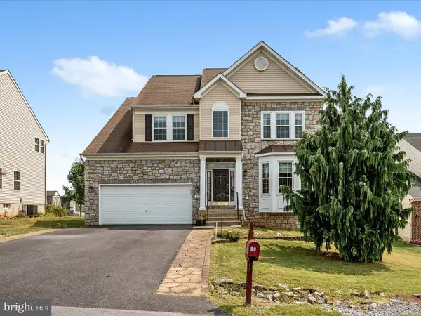 28 CORVAIR LN, Inwood, WV 25428