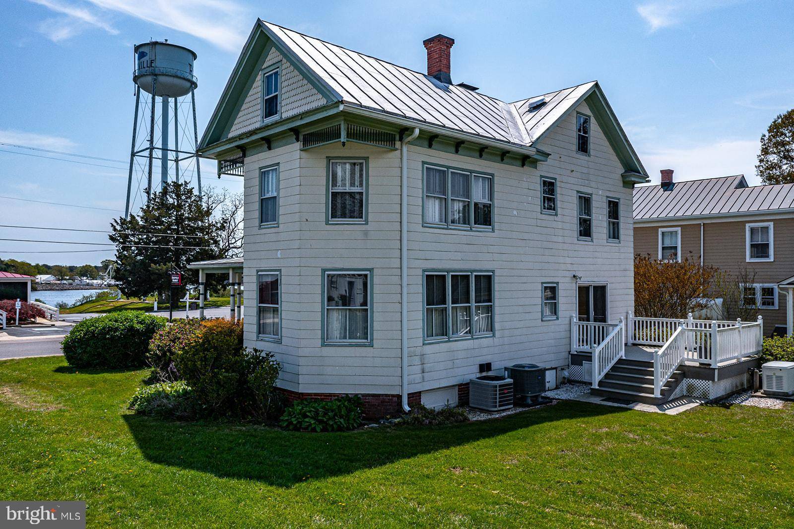 Reedville, VA 22539,742 MAIN ST