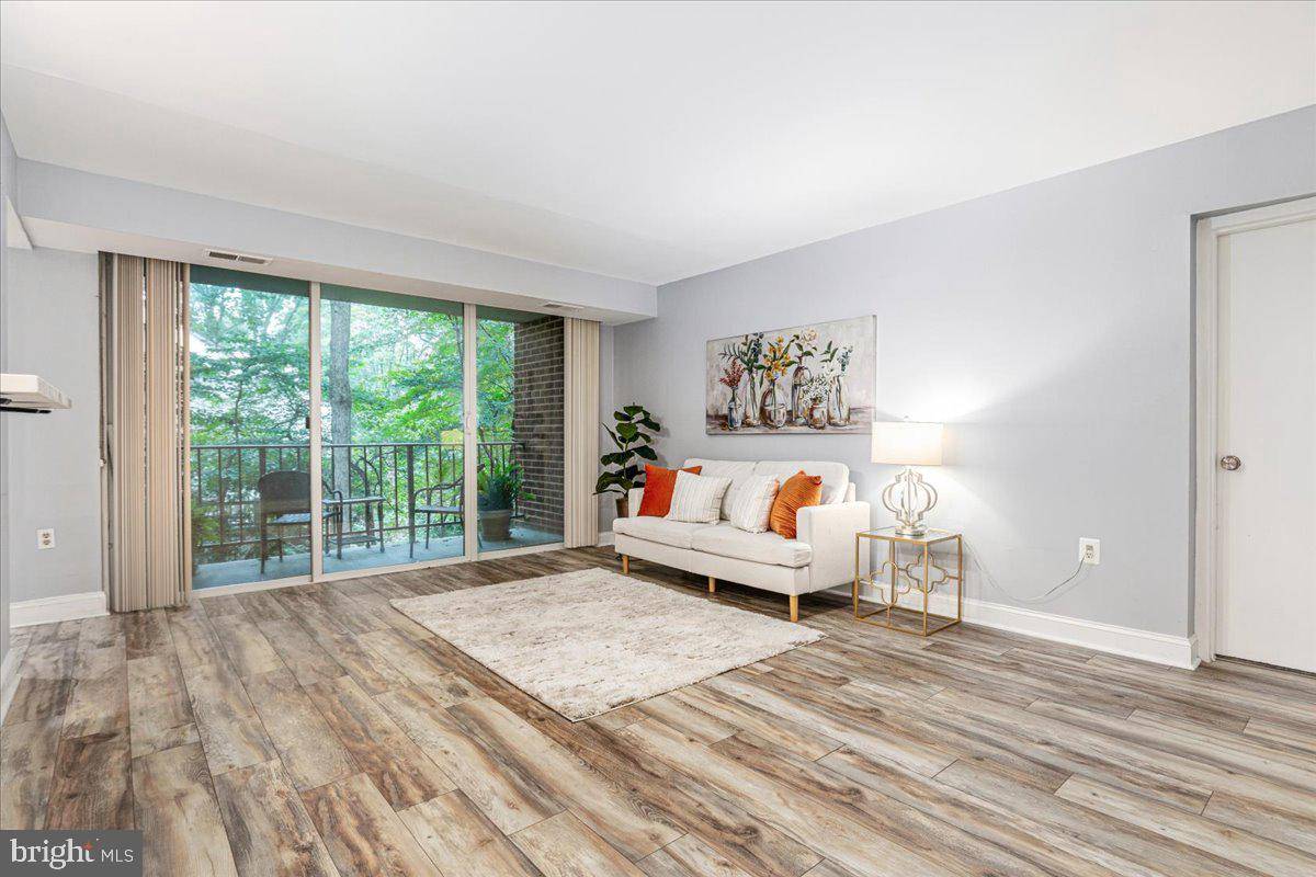 Reston, VA 20190,1540 NORTHGATE SQ #1540-12C