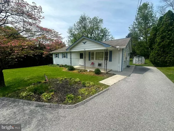 1222 HOFF RD, Hanover, PA 17331