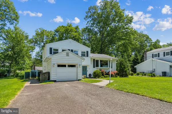 Berkeley Heights, NJ 07922,76 BRIARWOOD DR E