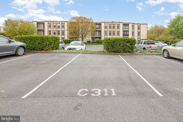 Carlisle, PA 17013,1422 BRADLEY DR. 311-C BRADLEY DR