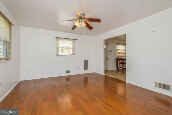 Ewing, NJ 08618,104 PARKWAY AVE