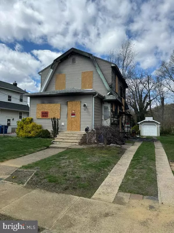 Maple Shade, NJ 08052,15 E WOODLAWN AVE