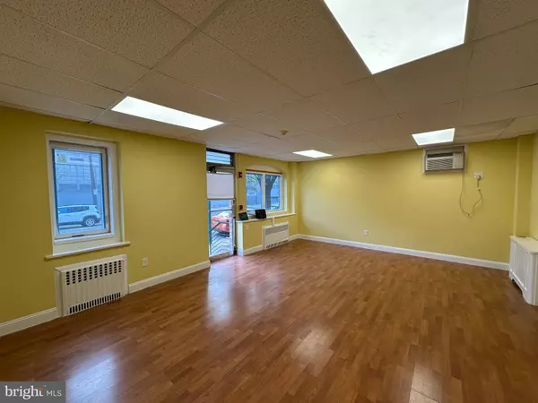 2040 S 13TH ST #STORE, Philadelphia, PA 19148