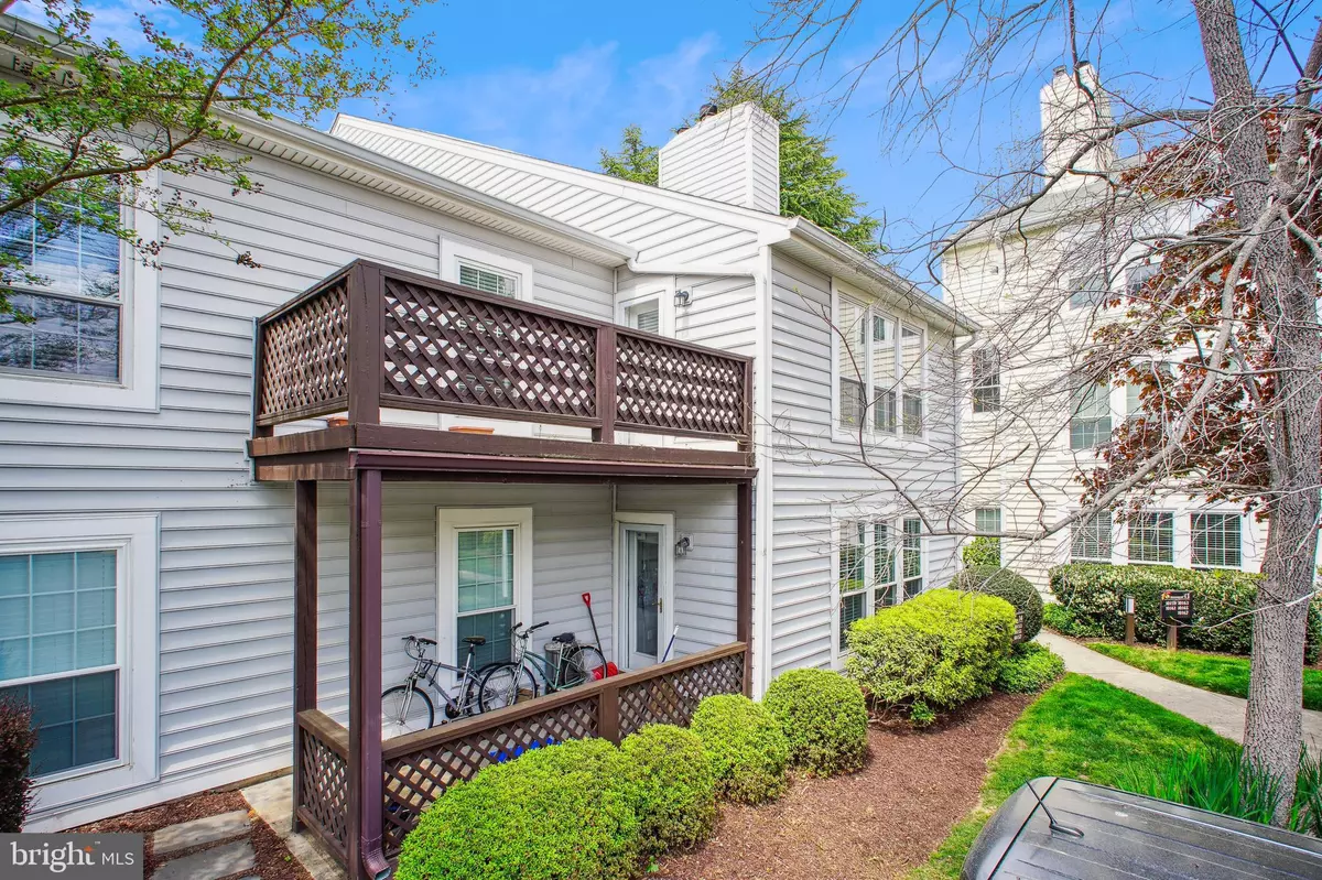 Oakton, VA 22124,10151 OAKTON TERRACE RD #10151