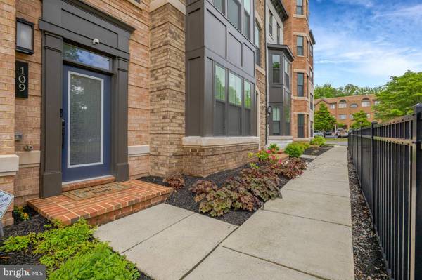 Vienna, VA 22180,109 MARKET SQ NW #33