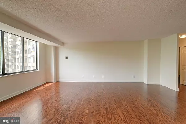 Bethesda, MD 20814,5225 POOKS HILL RD #416S