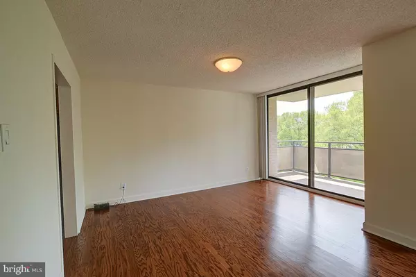 Bethesda, MD 20814,5225 POOKS HILL RD #416S