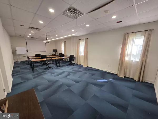 Feasterville Trevose, PA 19053,290 ANDREWS RD #109