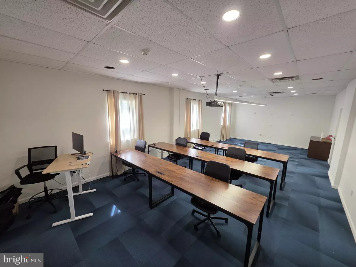 Feasterville Trevose, PA 19053,290 ANDREWS RD #109