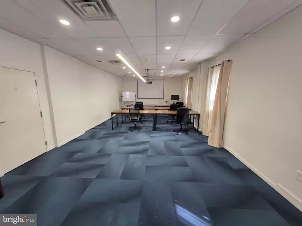 Feasterville Trevose, PA 19053,290 ANDREWS RD #109