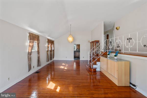Philadelphia, PA 19115,9967 VERREE RD
