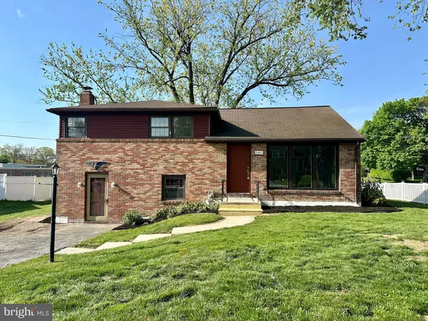 2461 SCHOOLHOUSE LN, York, PA 17402