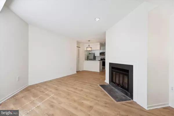 Gaithersburg, MD 20886,9912 HELLINGLY PL #152