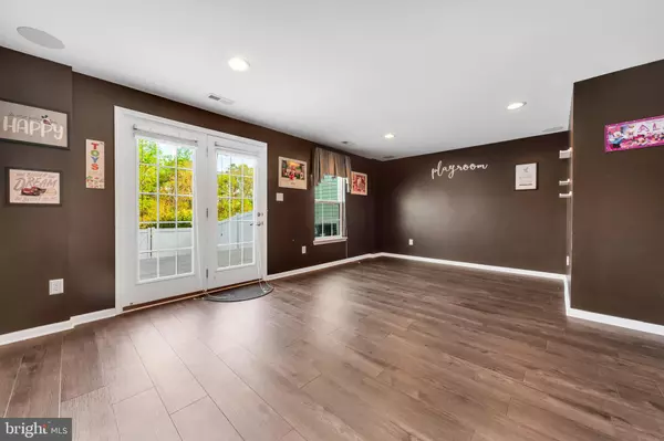 Sicklerville, NJ 08081,82 VILLAGE GREEN LN