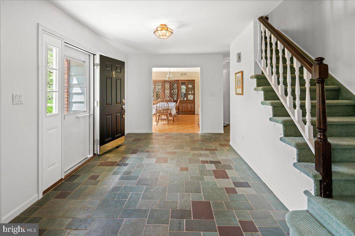 West Windsor, NJ 08550,5 PINEWOOD CT
