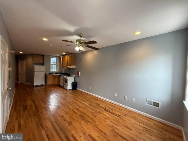 1543 W THOMPSON ST #1, Philadelphia, PA 19121