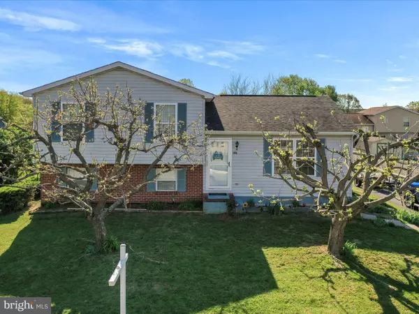 Martinsburg, WV 25404,104 MIDNOON DR