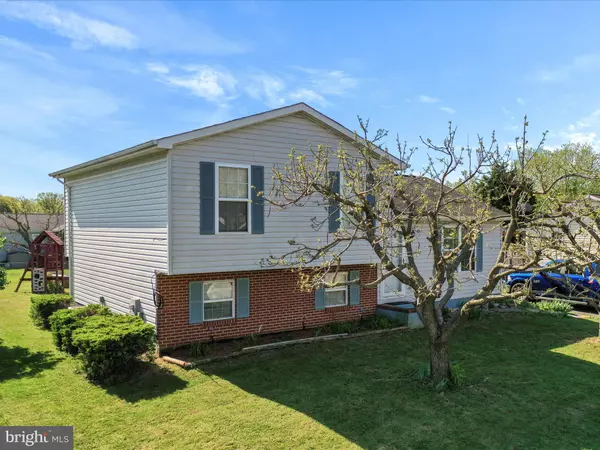 Martinsburg, WV 25404,104 MIDNOON DR