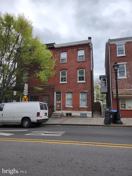 328 W MARSHALL ST, Norristown, PA 19401