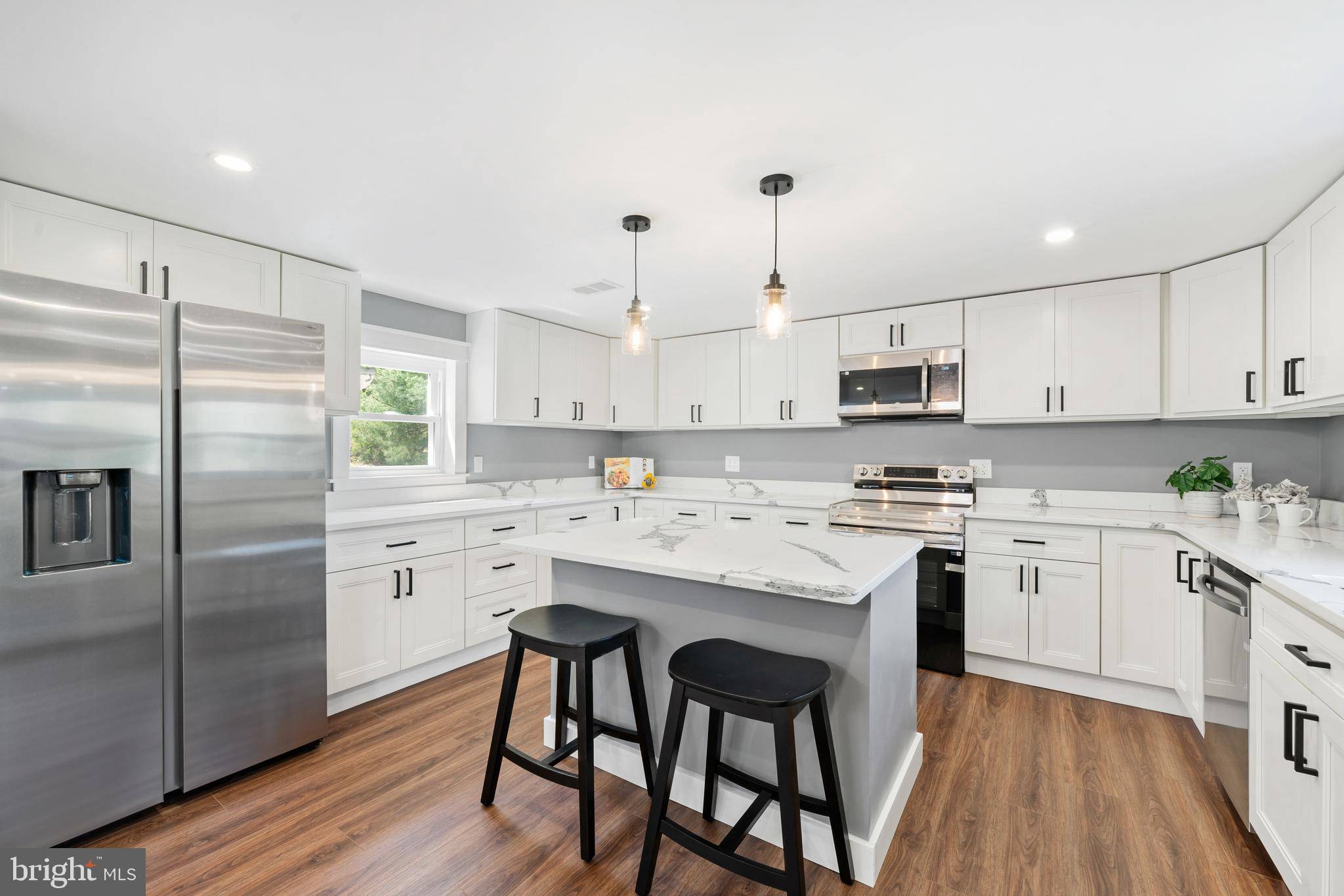11 HELLUVA HILL LN, Glen Mills, PA 19342