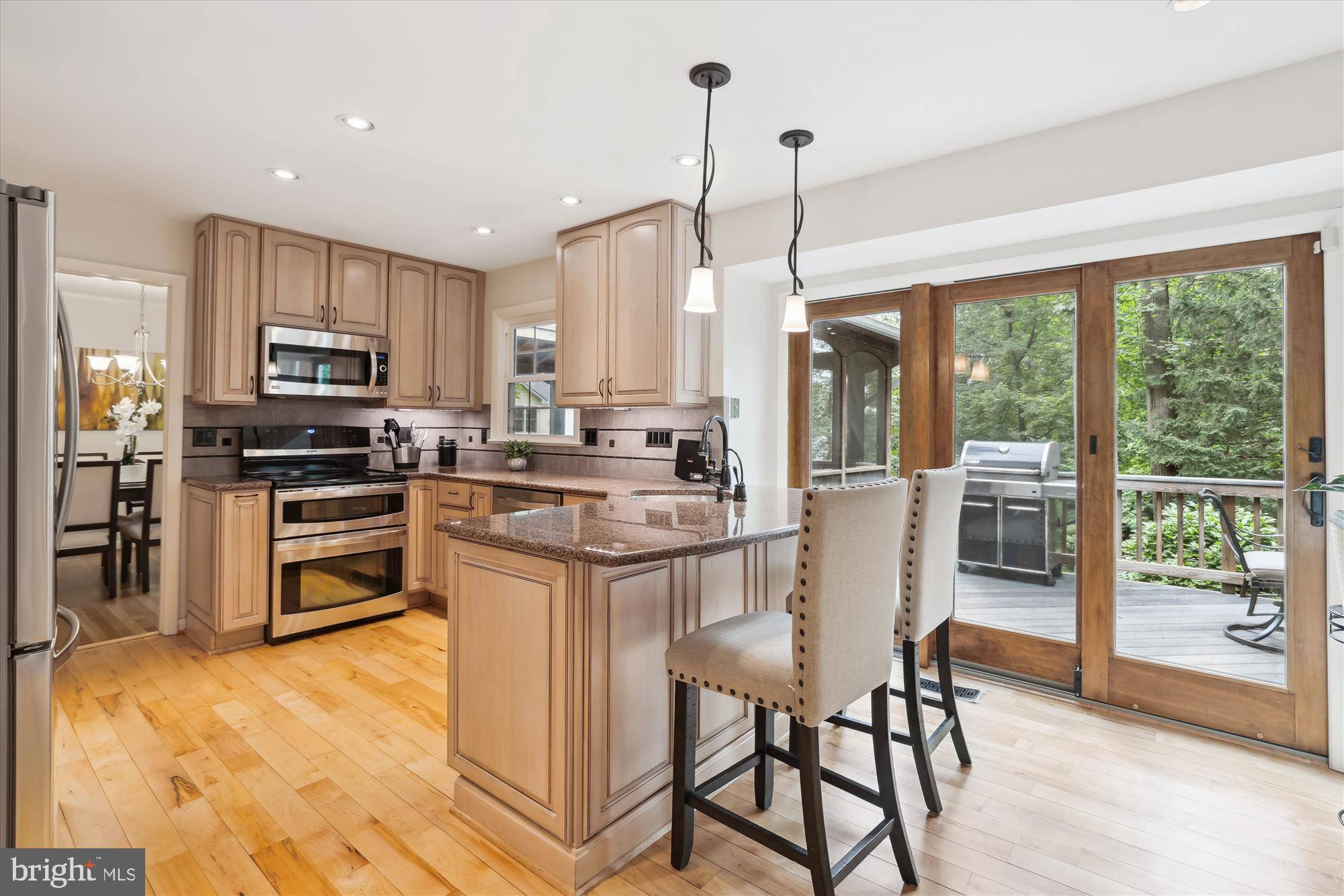 Falls Church, VA 22046,526 POPLAR DR