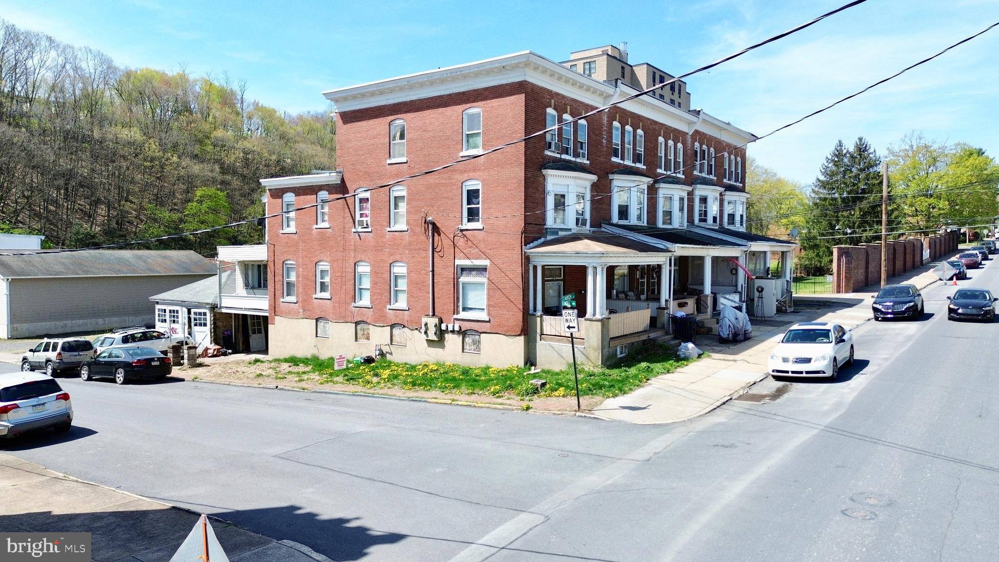 1246 W ARCH ST, Coal Township, PA 17866
