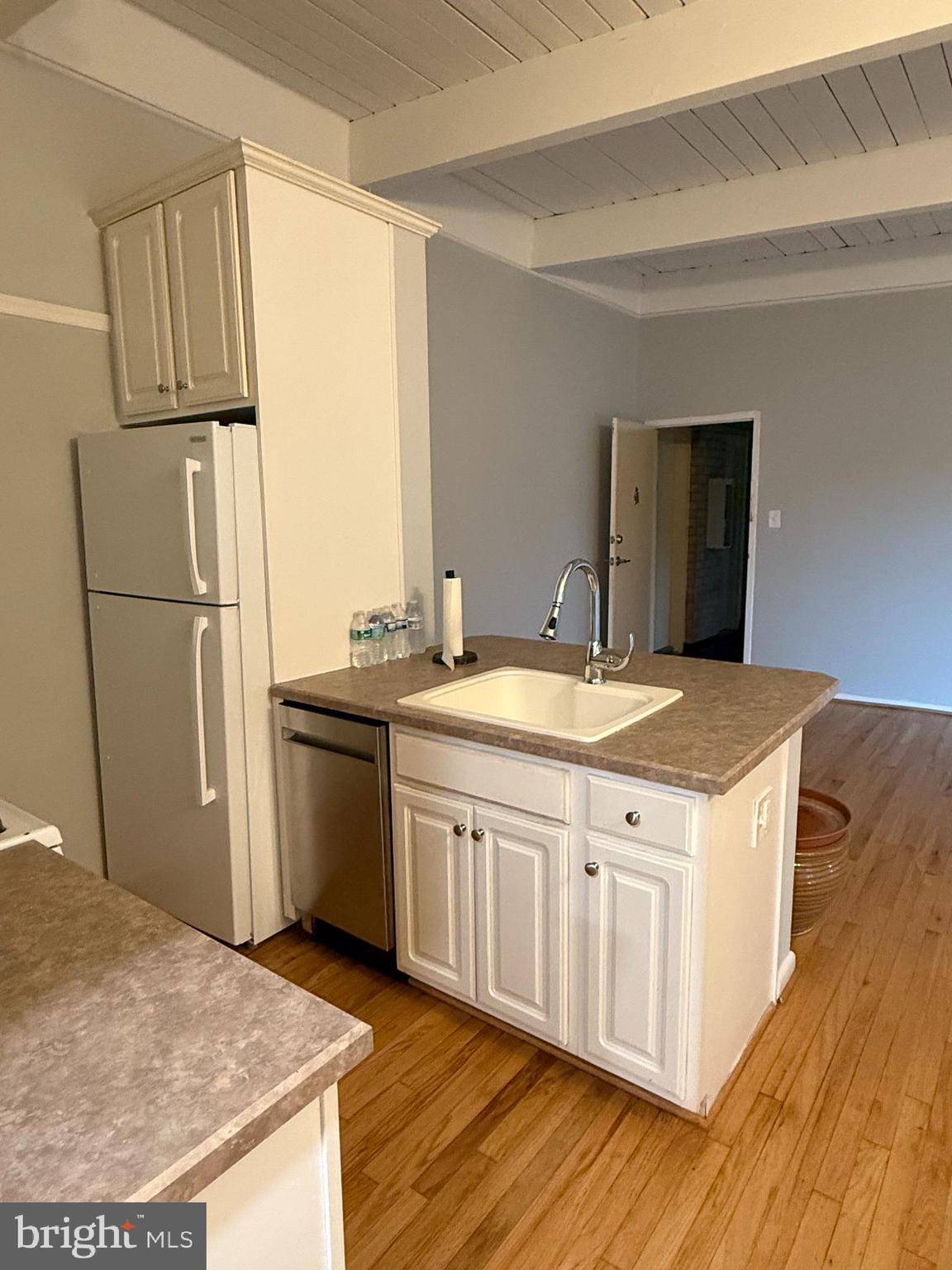 Annandale, VA 22003,4921 AMERICANA DR #201