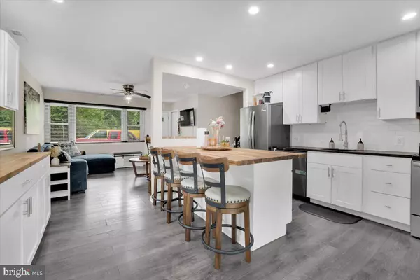 Triangle, VA 22172,18907 BARNETTE CIR