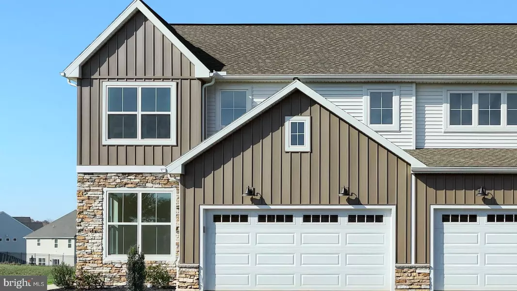 34 CANTERBURY LN, Annville, PA 17003