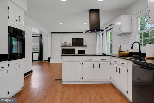 Crofton, MD 21114,1729 URBY DR