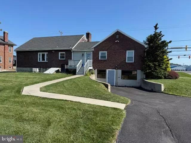 144 S CENTRE, Leesport, PA 19533