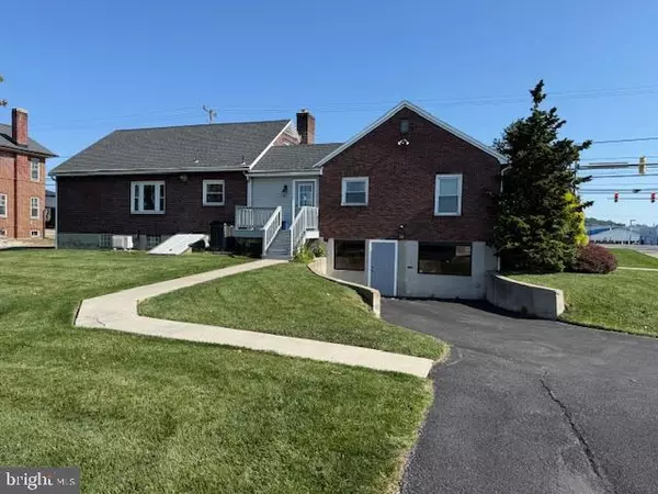 144 S CENTRE AVE, Leesport, PA 19533