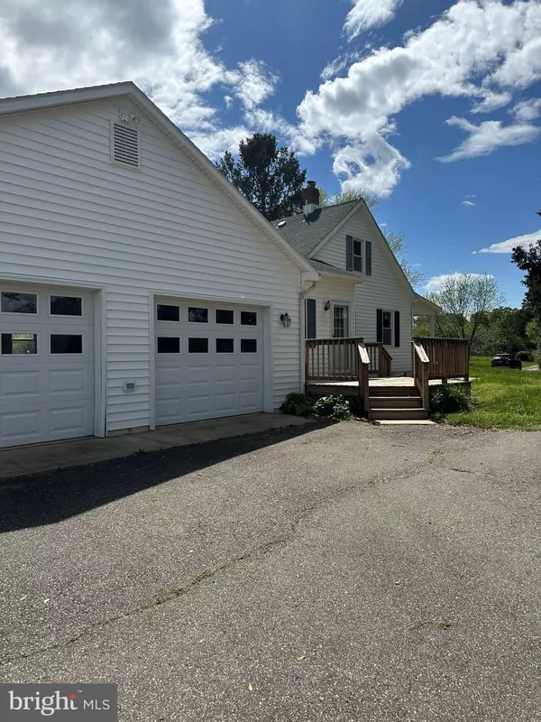 Dillwyn, VA 23936,860 ALLENS LAKE RD