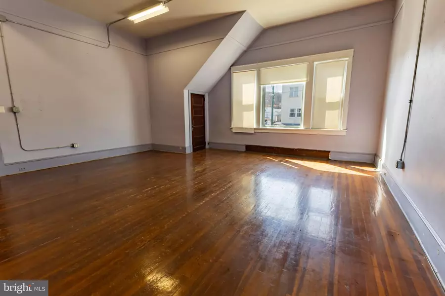 41 N 2ND ST #2F, Saint Clair, PA 17970