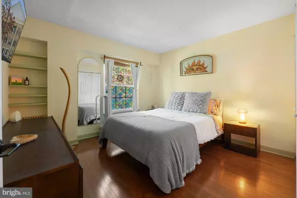 Mclean, VA 22102,7651 TREMAYNE PL #207