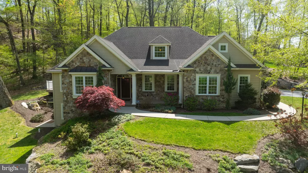 1 STONE POND LN, Wernersville, PA 19565